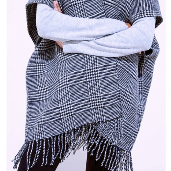 LOFT Reversible Houndstooth Poncho, NWT, Black-White, Size M/L, still in package - Picture 2 of 3